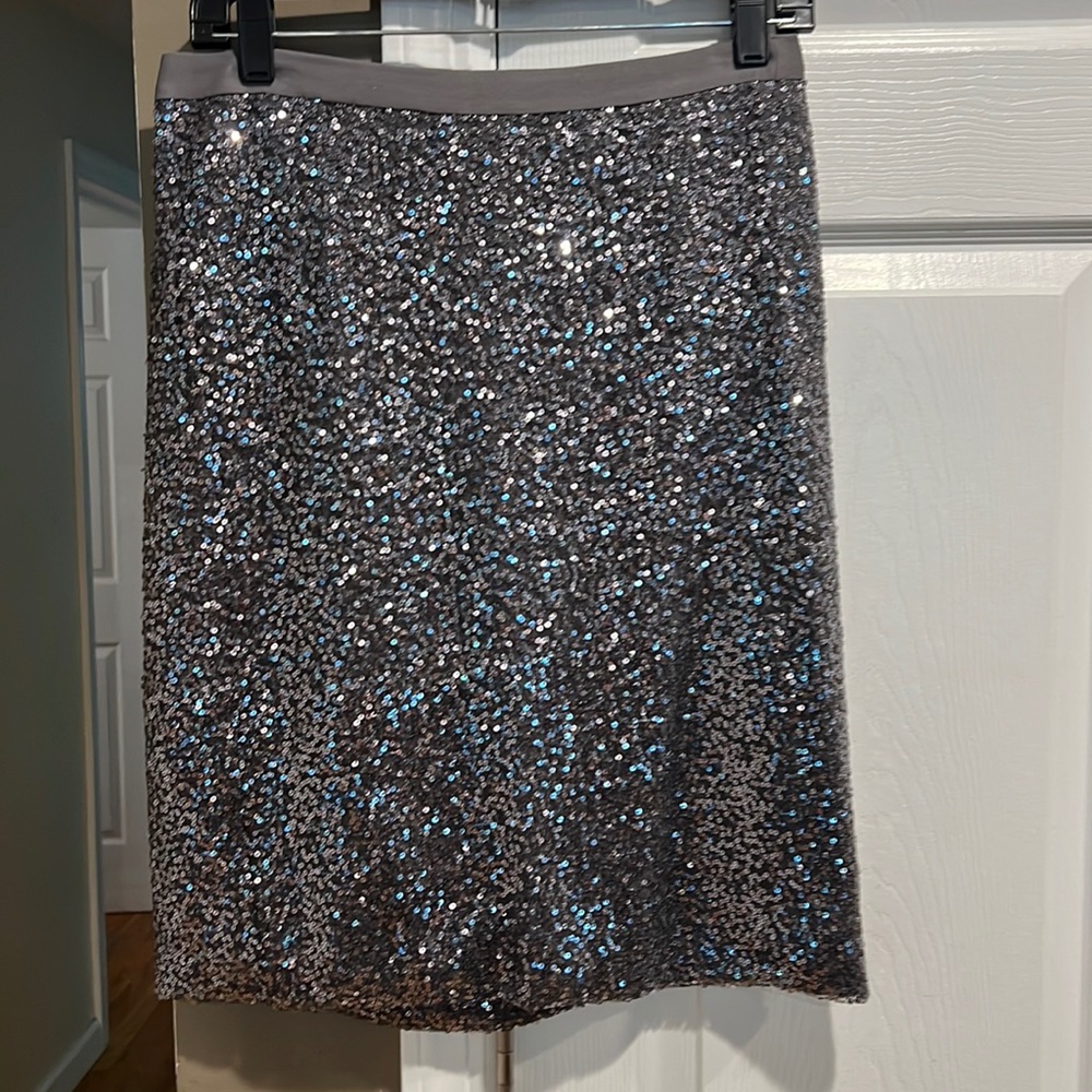 Size 2 J Crew Sequin Pencil Skirt. Worn once perfect condition.